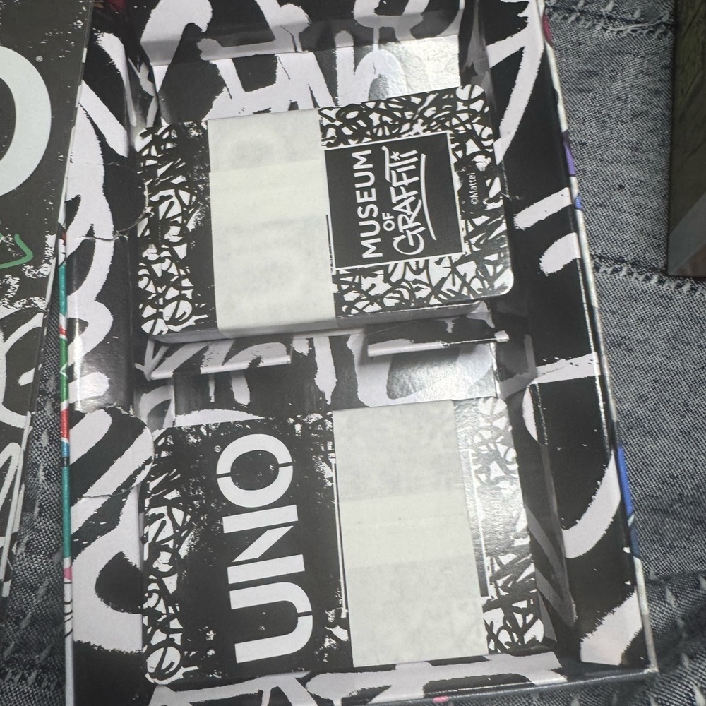 Mattel UNO Card Game - Exclusive Museum of Graffiti - Picture 4 of 11